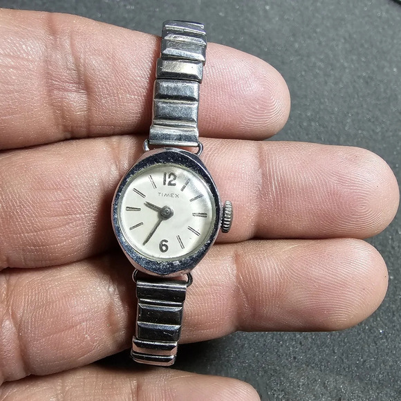 Vintage Timex Cocktail Watch Mechanical Wind Chrome Plated For Parts Or Repair n - Picture 1 of 8